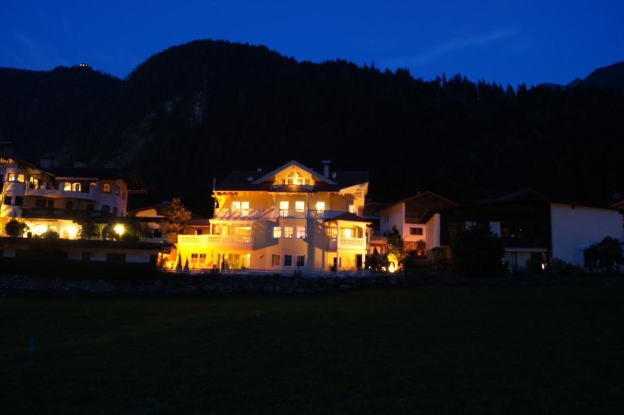 Villa Romantica Appartement Mayrhofen Bagian luar foto